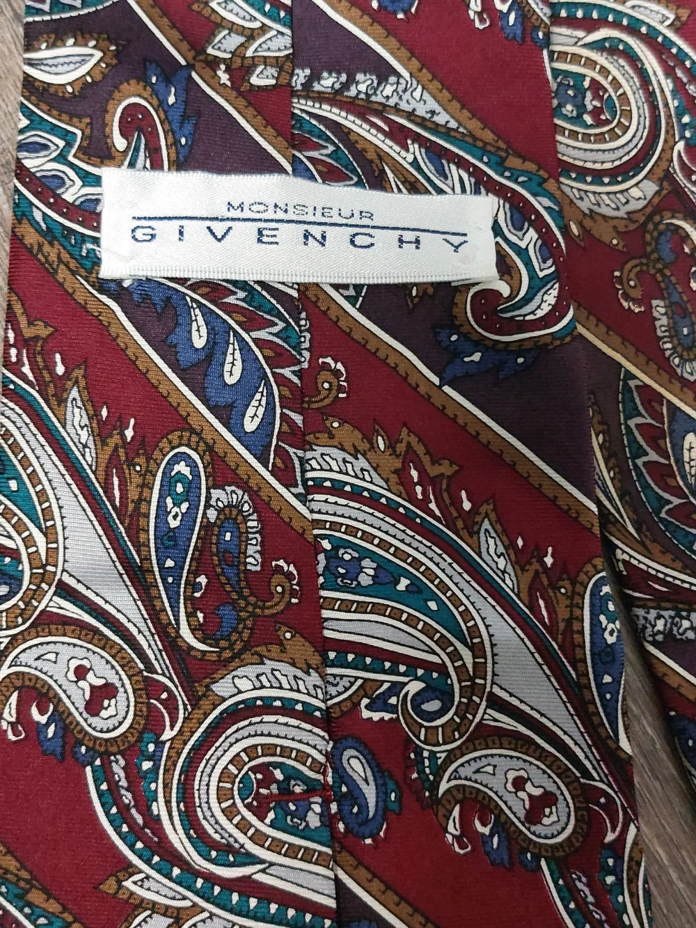 Givenchy elegant tie